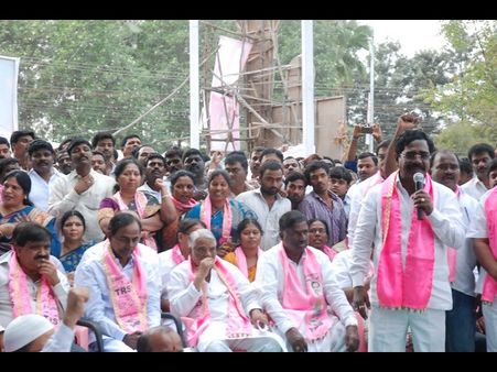 జైరాం సాకు: కాంగ్రెసుకు కెసిఆర్ సలాం? (పిక్చర్స్)
