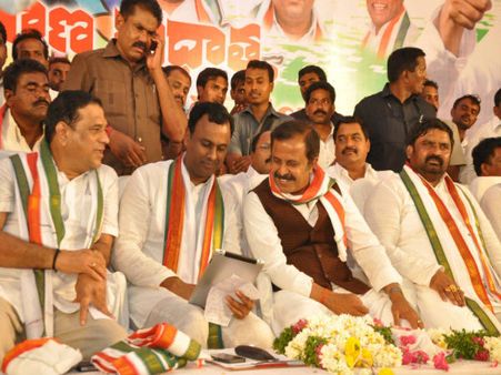 కోట్లు వెదజల్లాడు, ఓదార్చాల్సి వస్తుంది: జగన్‌పై యాష్కీ