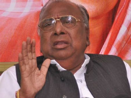 ఆంధ్రా నేతల వ్యాఖ్య నిజం చేస్తున్నావ్: కెసిఆర్‌పై విహెచ్