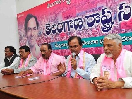 కాంగ్రెసు ఒంటరి: కెసిఆర్ ఎన్నికల దోస్తులు వీరే