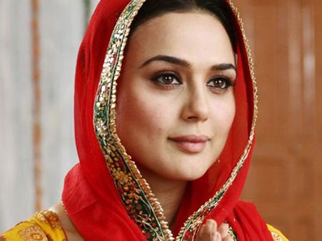 బిజెపి ఆఫర్: ప్రియాదత్ పైన ప్రీతి జింటా పోటీ చేస్తారా?