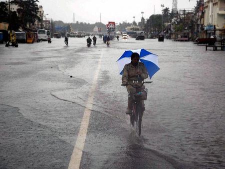 కాలం కాని కాలం: వానతో తడిసి ముద్దైన హైదరాబాద్