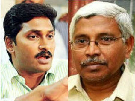 పోటీ చేతకాదని కోదండరాం: నేనున్నానని జగన్ భరోసా