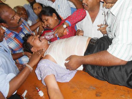 వేధింపు: ఎమ్మెల్యే రామచంద్రారెడ్డి ఆత్మహత్యాయత్నం