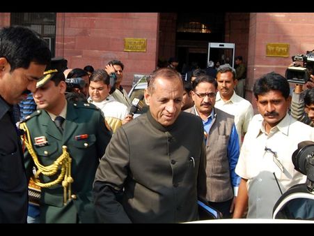 ఢిల్లీలో నరసింహన్, హైద్రాబాద్‌లో సిఎస్ బిజీ (పిక్చర్స్)