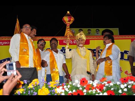 టిపై కోపం లేదన్న బాబు విల్లు ఎక్కు పెట్టారు (పిక్చర్స్)