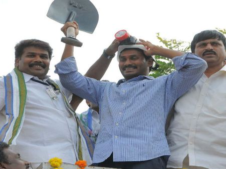 భూమిని విడగొట్టారు, మనసులను కాదు: జగన్