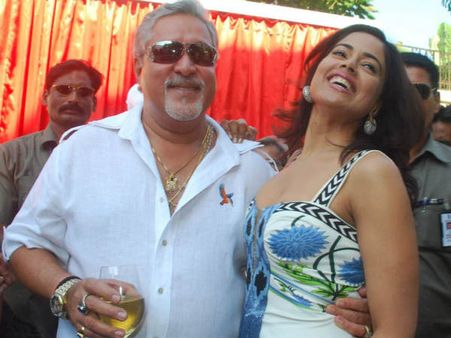 బాధలు: మాల్యాకు మహిళా ఉద్యోగినుల లేఖ (పిక్చర్స్)