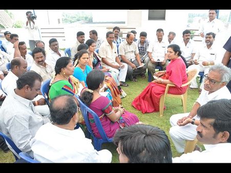 పురంధేశ్వరికి టిడిపి హెల్ప్ కావాల్సిందేనా!? (పిక్చర్స్)