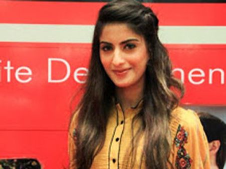 ప్రమాదం: పాక్ నటి సనాఖాన్ మృతి, భర్తకు గాయాలు