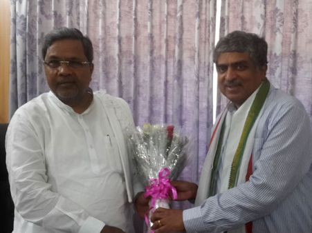 దక్షిణ దక్కేనా: కాంగ్రెస్‌లో ఐటి దిగ్గజం నీలేకని(పిక్చర్స్)