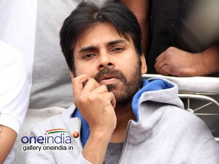 పార్టీ వద్దు: పవన్‌కు చిరు వర్గం మహిళా నేతలు