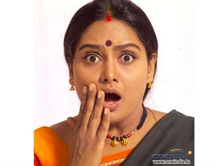 హసన్‌నుండి దేవేగౌడపై బిజెపి అభ్యర్థిగా నటి శృతి పోటీ!