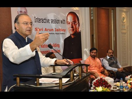 ఇండస్ట్రియలిస్ట్స్: జైట్లీతో కిషన్ గుసగుస (పిక్చర్స్)