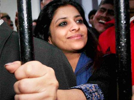 కూతురుకి పరీక్షలు: సోనియాపై ఎఎపి నేత షాజియా నో