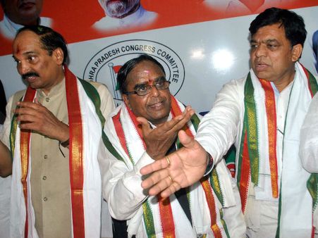 ఇప్పుడు నోరు మెదపడం లేదు: కెసిఆర్‌పై పొన్నాల