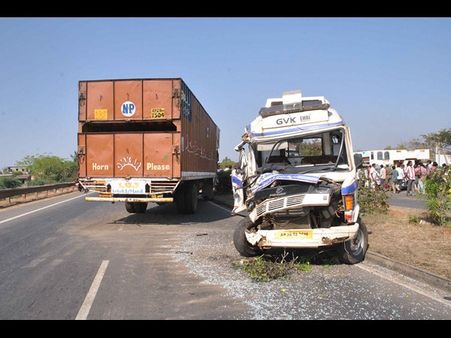 ఫొటోలు: ఎక్కడో పుట్టి ఇక్కడ మృత్యువు ఓడిలోకి...