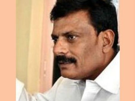 హత్య కేసు: అజ్ఞాతంలో బైరెడ్డి, సంబంధం లేదని భార్య