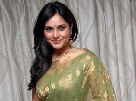 నేడు గూగుల్ హ్యాంగ్ఔట్ ద్వారా ప్రజలతో నటి రమ్య