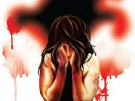 రేప్: అందరికీ చెప్పిందని వివస్త్రగా రోడ్డుపైకి లాక్కొచ్చాడు