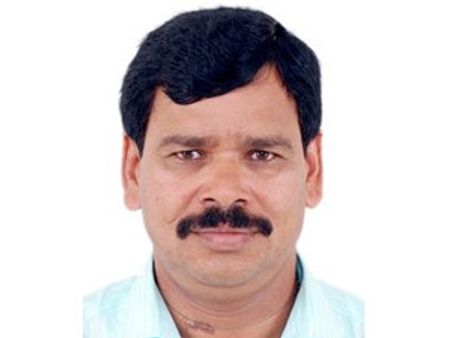 జగన్ పార్టీ ఎమ్మెల్యే కాపు అరెస్ట్: ఇంట్లో సోదాలు