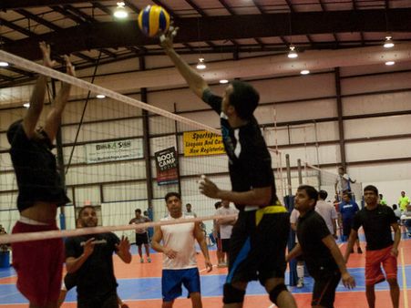 డల్లాస్‌లో వాలీబాల్, గోల్ఫ్ పోటీలు