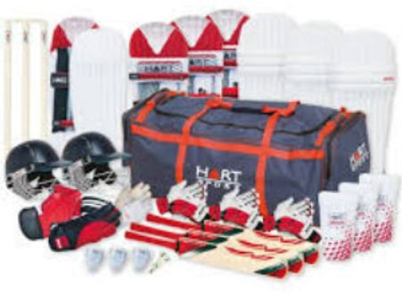 టిడిపి నేత ఇంట్లో క్రికెట్ కిట్స్, మద్యం బాటిళ్ల సీజ్