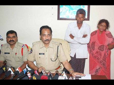 టెక్కీ హత్య: బిడ్డ పోయి, పోలీసుల వలలో... (పిక్చర్స్)