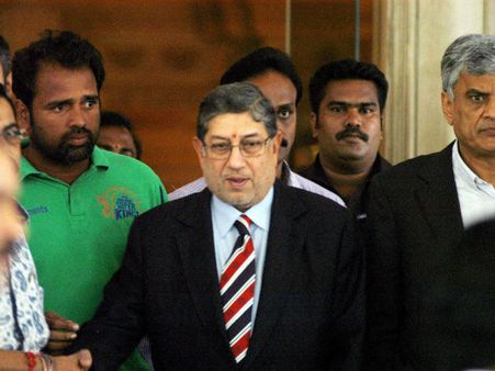 సుప్రీం వ్యాఖ్యలు: రిజైన్‌కు మొండికేస్తున్న శ్రీనివాసన్