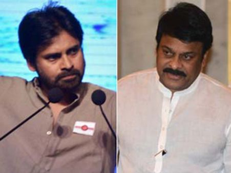 పార్టీతో పవన్ ఢీ: ఒత్తిడిలో చిరు, ఏంచేయాలో తెలియక..