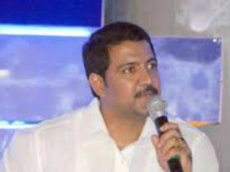  బాబు రాక: పోలీసులతో వల్లభనేని వాగ్వాదం, ఉద్రిక్తం