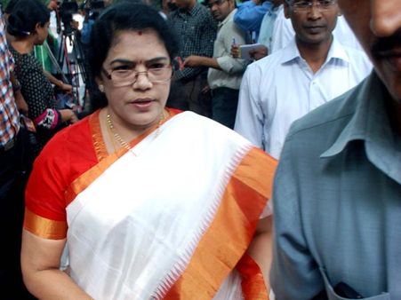 జగన్ పార్టీ వైపు కిల్లి కృపారాణి: ఆ ఎమ్మెల్యేలు ఎటు?