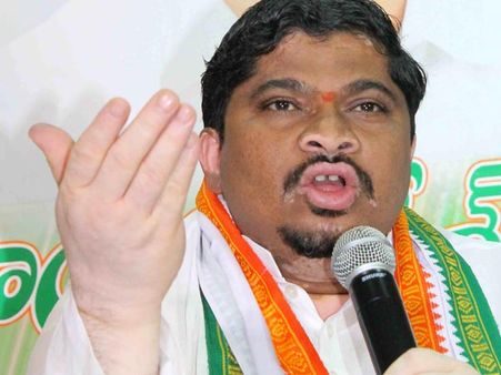 లెక్కలు చెప్పు: పవన్‌కు పొన్నం, అన్ని చెప్తారు: హరీష్