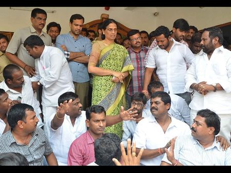  సబితా ఇంద్రారెడ్డి కాళ్ల మీద పడ్డారు (పిక్చర్స్)