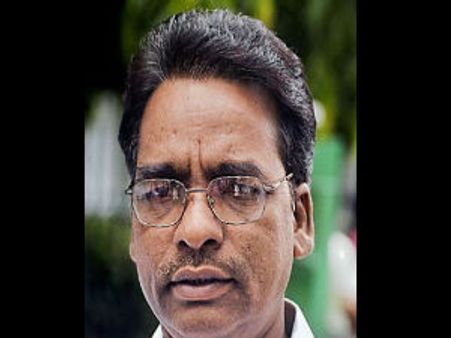 కిరణ్, జగన్ మోసగాళ్లు: జెడి, కెసిఆర్‌ను జైల్లో పెట్టైనా..