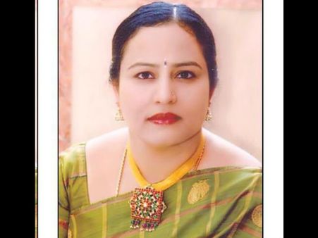 కర్నాటక: రామనగర బరిలో ఎమ్మెల్యే భార్య భవానీ!