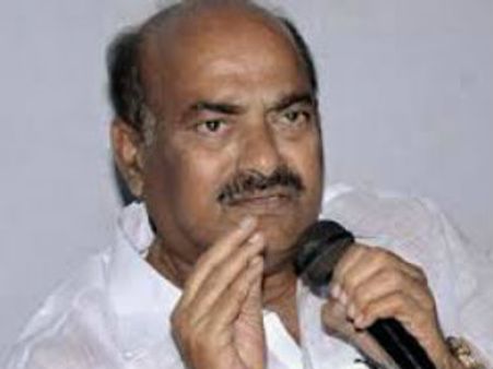 సోనియాను తిడ్తున్నారు, జగన్‌కు మీసాలే రాలేదు: జెసి