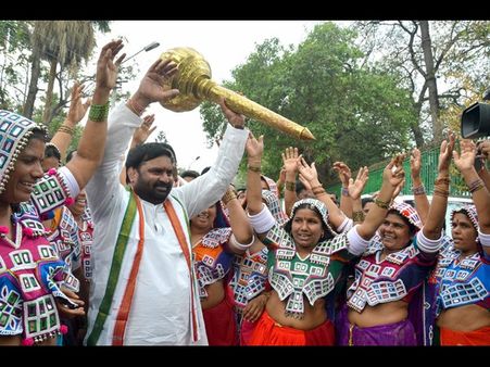 అంజన్: నామినేషన్ వేశారు, డ్యాన్స్ చేశారు (పిక్చర్స్)