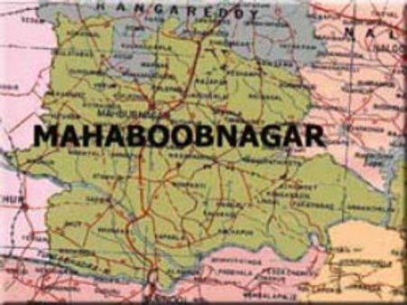 ఘోరం: బస్సు రంధ్రం నుంచి పడి బాలిక మృతి