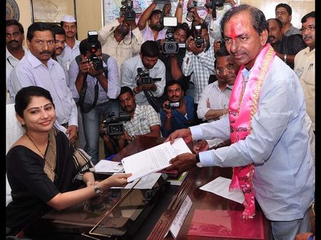 కారు లేని 'కారు' డ్రైవర్ కెసిఆర్, ఆస్తులు రూ.17 కోట్లు