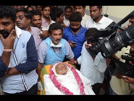 టైగర్ ఆలె నరేంద్ర మృతి, కన్నీరుమున్నీరు (పిక్చర్స్)