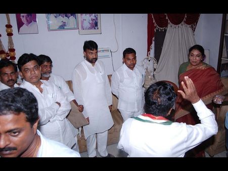 రేగా కాంతారావును చల్లబరిచిన రేణుకా చౌదరి