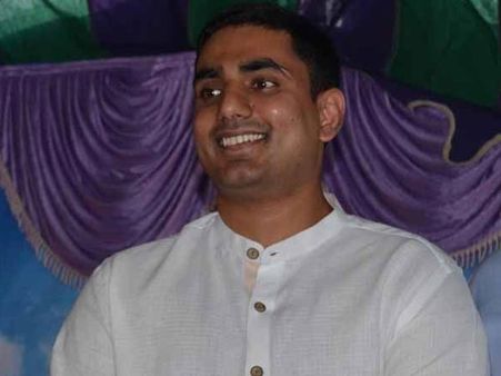  జగన్ సంతకంపై నారా లోకేష్ సెటైర్, పాట పాటిన వైనం