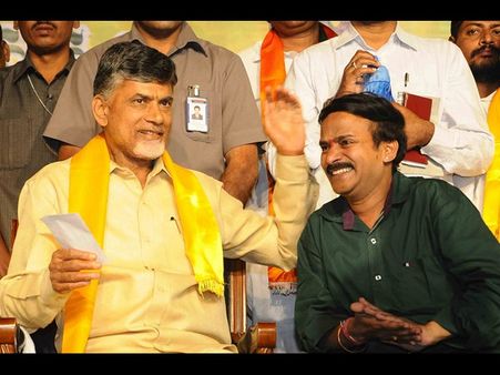 వేణుమాధవ్ చెవిలో చంద్రబాబు, కెసిఆర్‌పై ఫైర్(పిక్చర్స్)