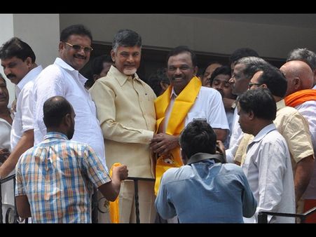 టిడిపిలోకి మాగుంట, కలిసిన రాఘవేంద్రరావు (పిక్చర్స్)