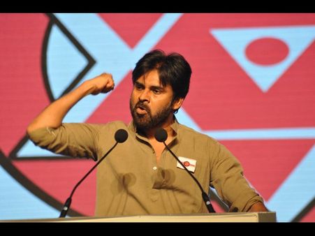 పవన్ కళ్యాణ్ షరతులు: బళ్లారి అంటే వెనక్కే..
