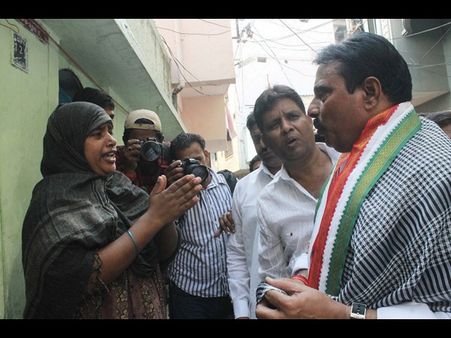 ఏడ్చిన మహిళ, కోదండ ఇంటికి ముత్తా(పిక్చర్స్)