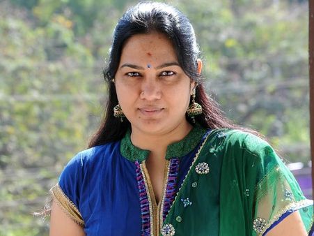 విభజన కోపంతోనే రాజకీయాల్లోకి: సినీ నటి హేమ