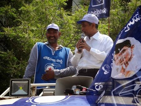 విభజనలో: జెపికి రాజమౌళి ప్రచారం, కెటిఆర్‌కి అస్వస్థత