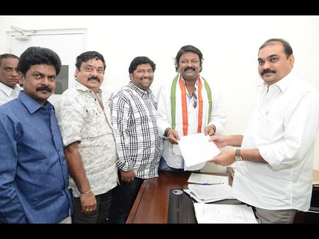 ఓటుపై భరణి, యాక్టర్ కాంగ్రెసులోకి జీవా (పిక్చర్స్)